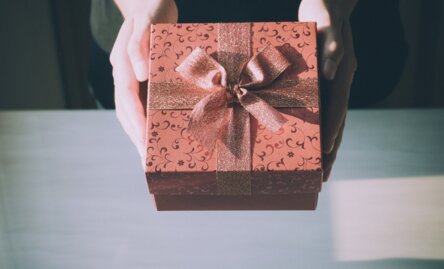 Quel cadeau offrir à quelqu’un qu’on ne connaît pas ?