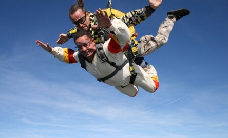 Comment fonctionne un simulateur de chute libre ?