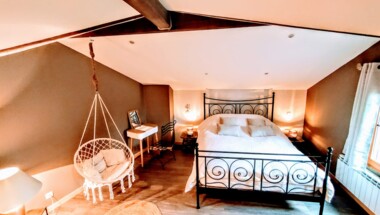 UNE NUITEE ROMANTIQUE avec PETITS DEJEUNERS et PISCINE CHAUFFEE