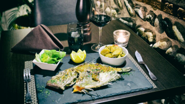 Sur COMMANDE Saint Pierre ou Turbot Entier à la Plancha pour 2 avec vin en accord