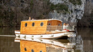 Nuitée en bateau-cabane + Panier apéritif + Panier pique-nique