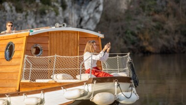 Nuitée en bateau-cabane + Panier apéritif