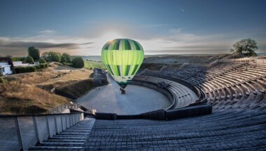 Vol en montgolfière inédit depuis l'amphithéâtre de Grand
