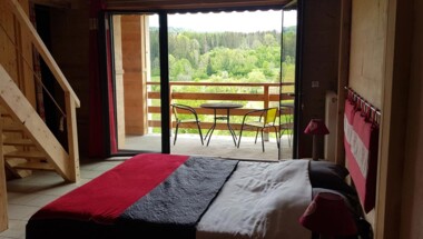 Une nuit et dîner en chambre d'hôtes avec balade en 2CV à la découverte du Jura