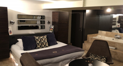 Séjour en chambre grotte avec balnéo privative