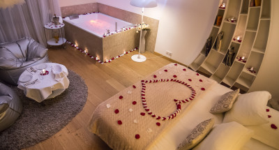 Séjour romantique en chambre Paradis avec baignoire balnéo privée