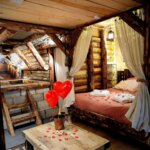 Pack amoureux (décoration pétales de roses, chocolats, bouteille champagne 37.5cl)