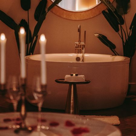 1 nuit + petits déjeuners et champagne dans la Suite Jacuzzi de luxe