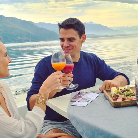 Location de Bateau Electrique sans Permis avec Apéro ou Repas à Bord