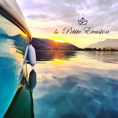 Offrez une Petite Evasion sur le plus Petit Canal de France en direction du Plus Grand Lac Naturel de France!