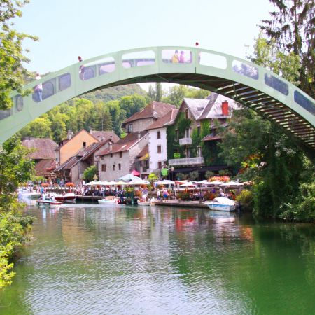 Nuitée Romantique à Chanaz avec Vue sur le Canal de Savières