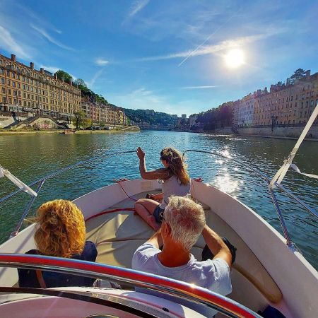 Location d'un bateau avec permis fluvial 100cv 6 places