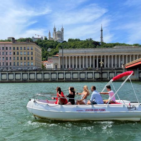 Location d'un bateau sans permis 10 places