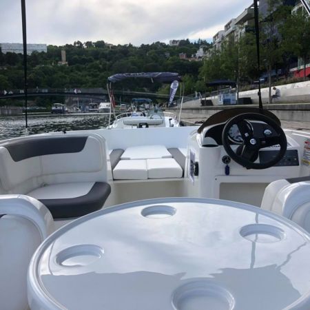 3h de location d'un bateau avec permis fluvial