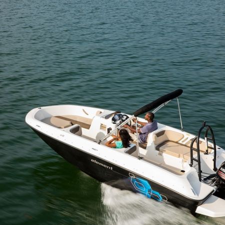 Une journée de location d'un bateau avec permis fluvial