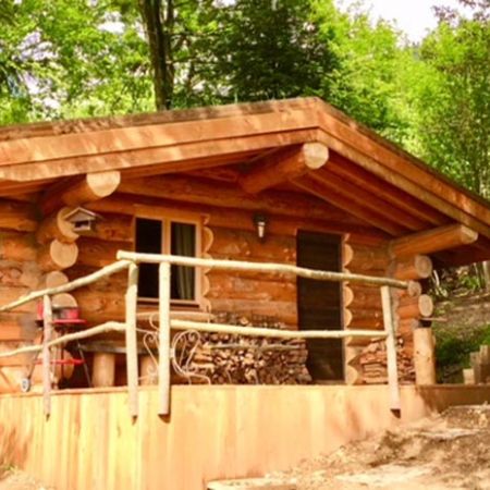 Nuit dans une cabane en rondins type canadien "Les 13 arbres"
