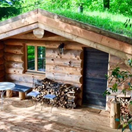 Nuit dans une cabane en rondins type canadien "Les 13 arbres" avec SPA capacité de 4 personnes