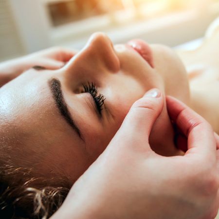 Massage japonais du visage