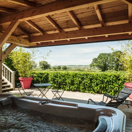 Séjour romantique en hébergement PREMIUM avec jacuzzi privatif