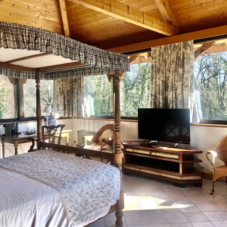 A night in a Luxury room at Chateau de Candie