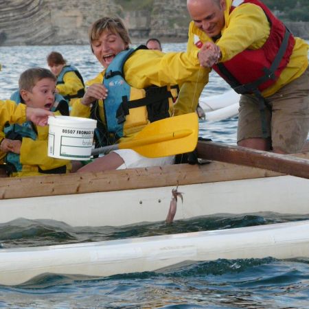 Soirée et initiation pêche aux chipirons en pirogue à St Jean de Luz. Enfant.
