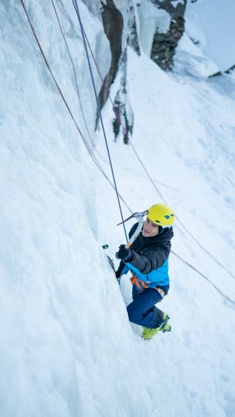 Escalade sur cascade de glace image 1