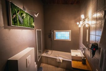 SEJOUR ROMANTIQUE DANS LA SUITE "LES CEDRES" image 6