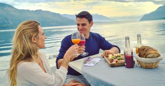 Location de Bateau Electrique sans Permis avec Apéro ou Repas à Bord image 1