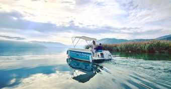 Offrez une Petite Evasion sur le plus Petit Canal de France en direction du Plus Grand Lac Naturel de France! image 2