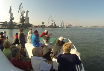 Croisière commentée sur la rade de Lorient, ville aux 5 ports image 1