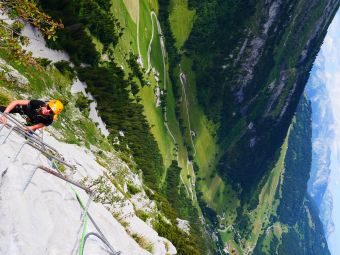 Via Ferrata à La Clusaz en famille ou entre amis image 3