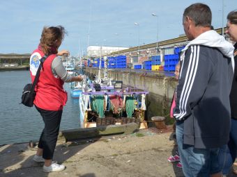 Circuit portuaire "La marée du jour". Visite du port de pêche de Lorient - Famille image 4