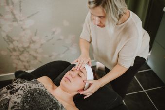 Soin ESTHEDERM " Osmoclean Dourceur" : La peau est éclatante, dynamisée, le teint pur et transparent: 30 minutes image 1