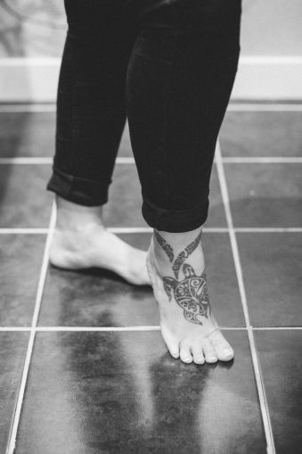 Soin Peeling pour retrouver Ses Jolis pieds de Bébé + pose de Vernis semi-permanent image 1