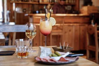 Dîner pour deux personnes à l'Auberge des 2 Moucherolles image 2