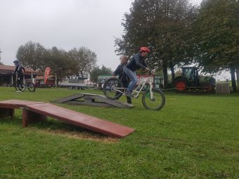 Descente sportive en trottinette tout terrain image 6