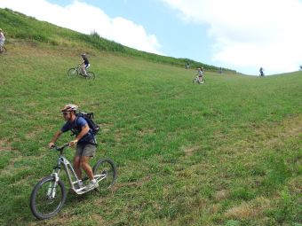 Descente sportive en trottinette tout terrain image 5