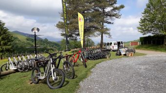 Descente sportive en trottinette tout terrain image 2