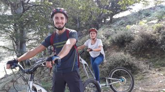 Descente sportive en trottinette tout terrain image 3