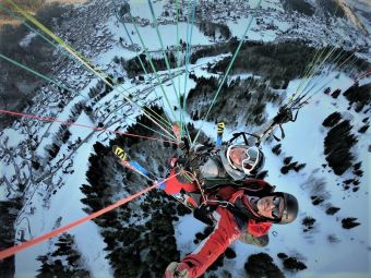 Parapente, Hiver, La Clusaz, Vol de Beauregard. image 3