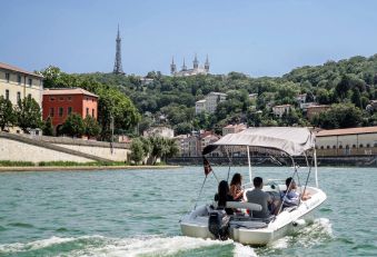 1h de bateau sans permis 10 places image 2