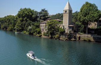 2h de bateaux sans permis 10 places image 1