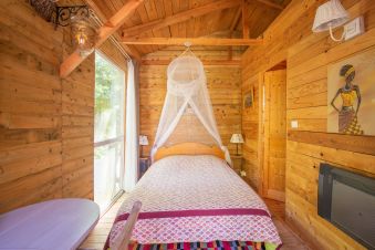 Séjour en famille dans une cabane perchée dans les arbres image 1
