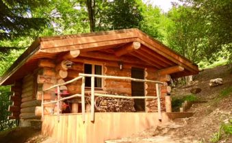 Nuit dans une cabane en rondins type canadien "Les 13 arbres" avec SPA capacité de 4 personnes image 3