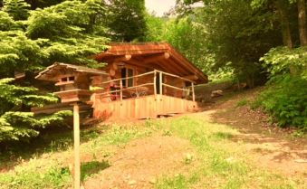 Nuit dans une cabane en rondins type canadien "Les 13 arbres" avec SPA capacité de 4 personnes image 4