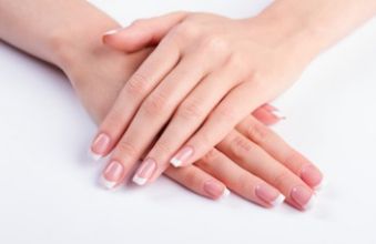Pose vernis french semi-permanent - mains ou pieds (35min)- image 2