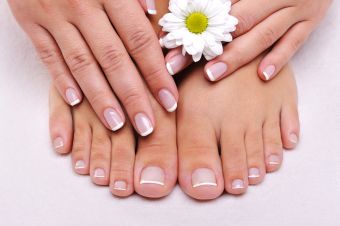 SOIN DES PIEDS BRESILIEN VERITABLE AVEC VERNIS SEMI PERMANENT image 1