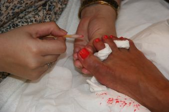SOIN DES PIEDS VERITABLE BRESILIENS AVEC VERNIS TRADITIONNEL image 1