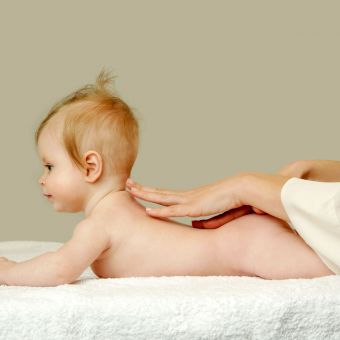 Séance de massage bébé image 2