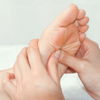 Massage des pieds (1h) image 1